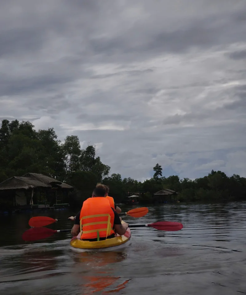 Tour Bắc Đảo ngắm sao biển chèo Kayak