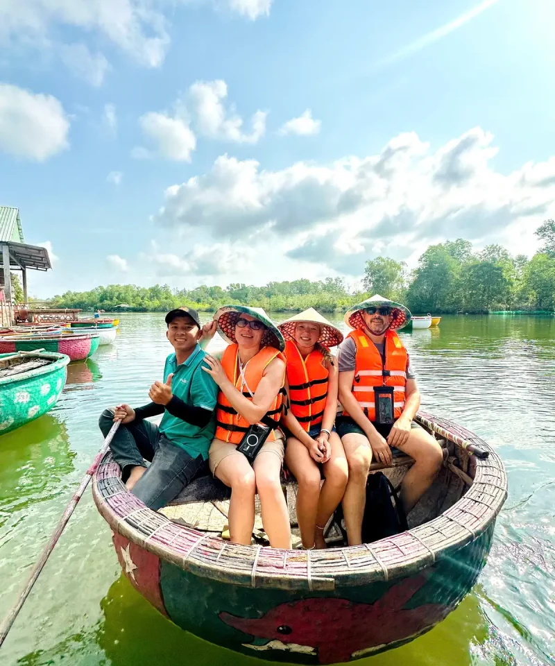 Tour Bắc Đảo ngắm sao biển chèo thuyền thúng