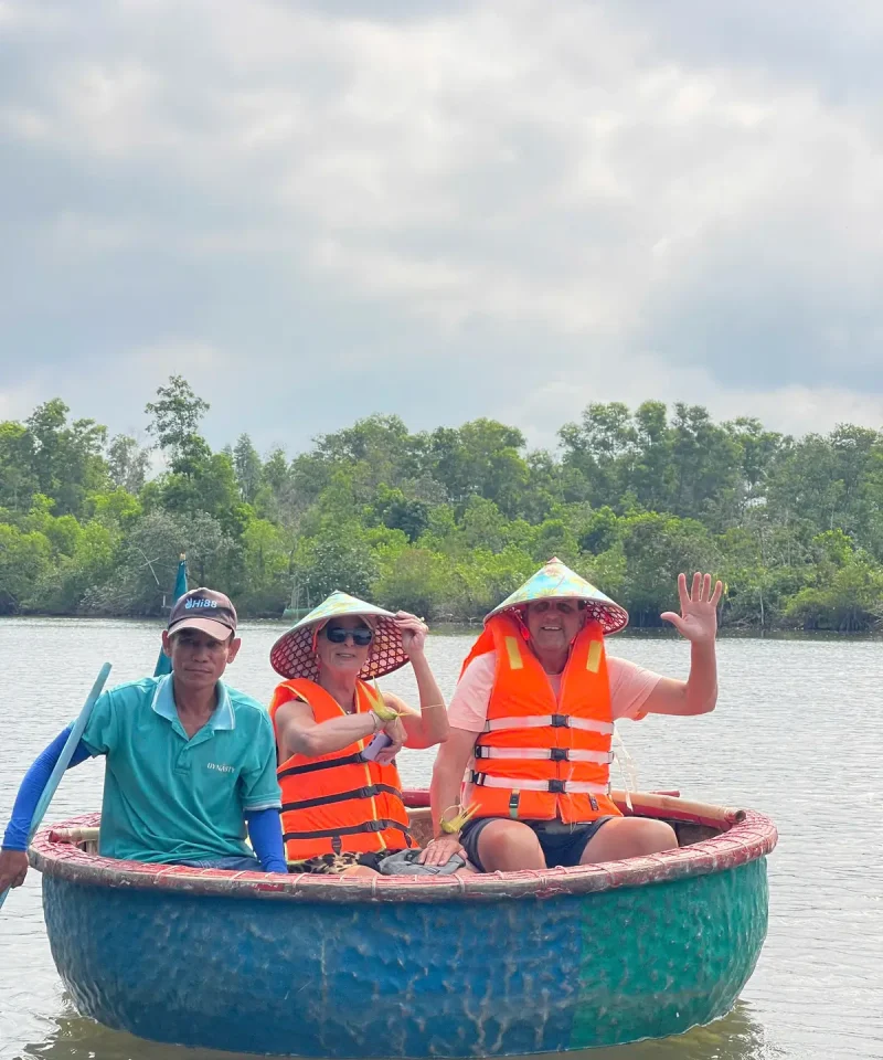 Tour Bắc Đảo ngắm sao biển chèo thuyền thúng