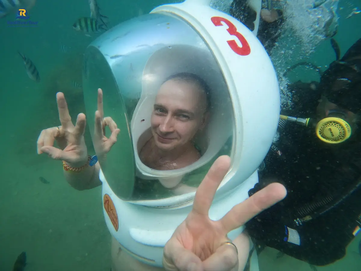 Trải nghiệm đi bộ dưới biển ngắm san hô