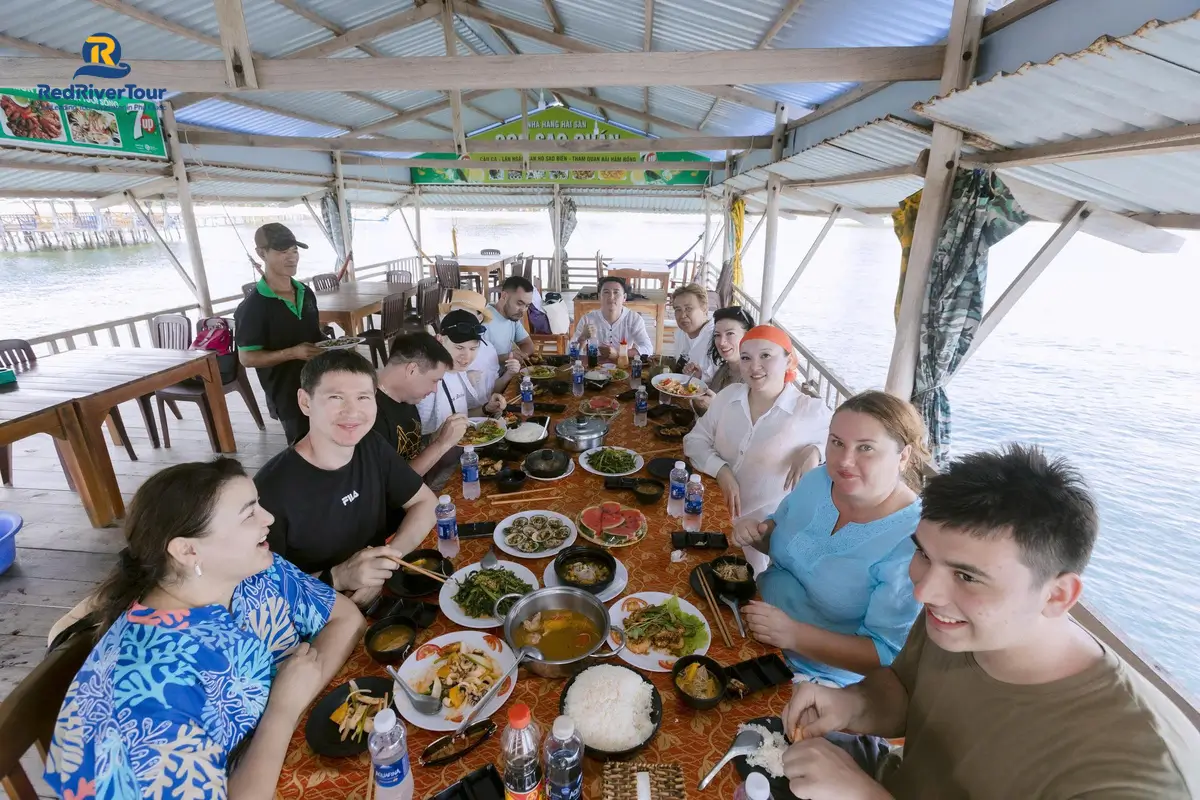 Tour Bắc Đảo ngắm sao biển chèo Kayak