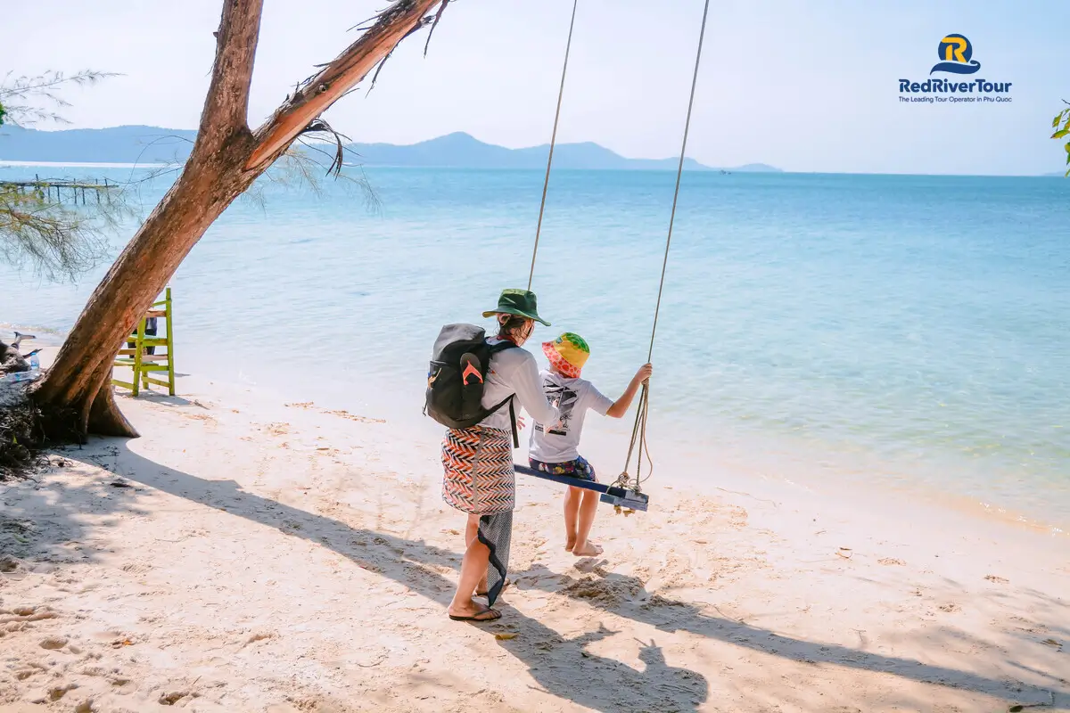 Tour Bắc Đảo ngắm sao biển chèo Kayak