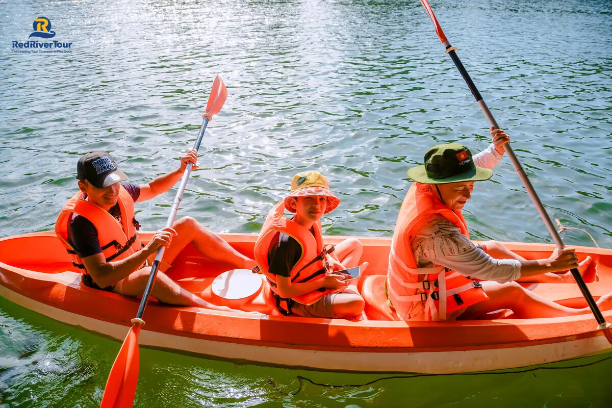 Tour Bắc Đảo ngắm sao biển chèo Kayak