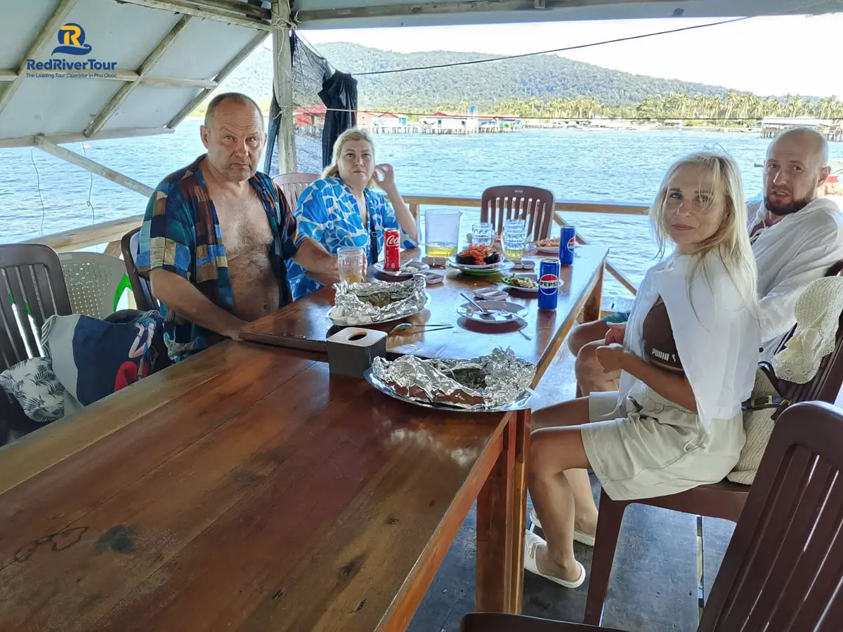 Tour Bắc Đảo ngắm sao biển chèo Kayak