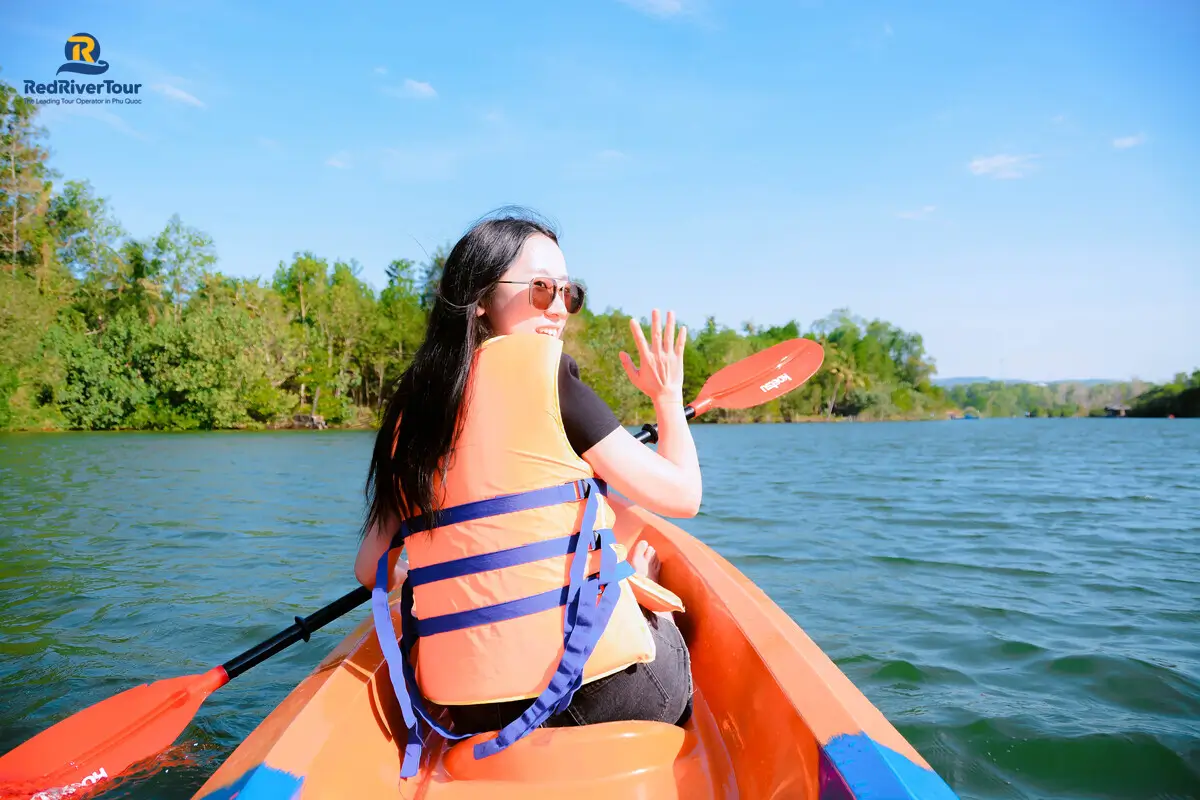 Tour Bắc Đảo ngắm sao biển chèo Kayak