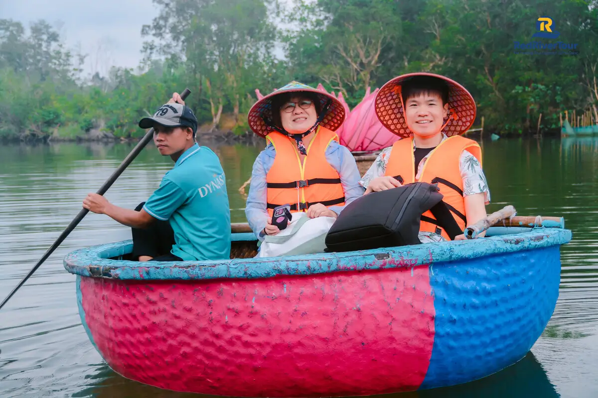 Tour Bắc Đảo ngắm sao biển chèo thuyền thúng