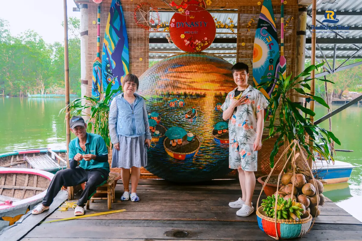 Tour Bắc Đảo ngắm sao biển chèo thuyền thúng