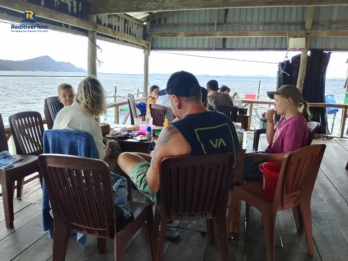 Tour Bắc Đảo ngắm sao biển chèo thuyền thúng