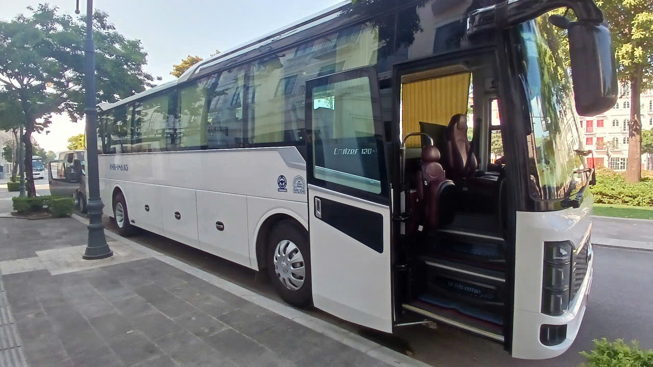 Xe 45 chỗ Red River Tours